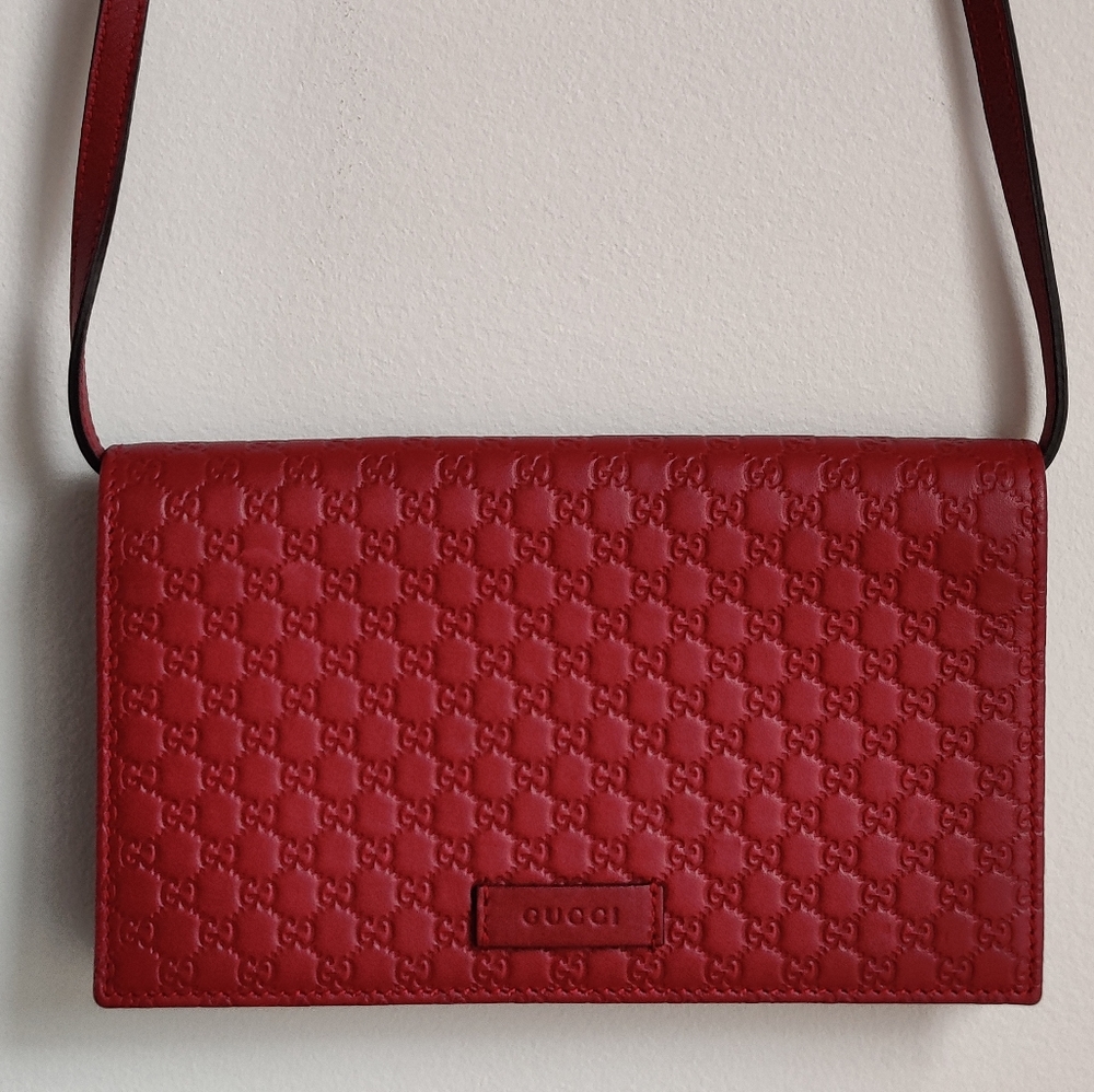 Authentic Gucci GG Microguccissima Crossbody Wallet